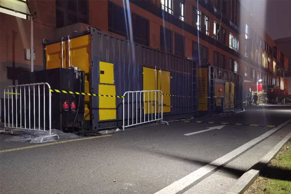 南江柴油发电机组的输出电压是如何调节的？