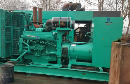 南江发电机组如何判断水冷式机油散热器内部是否需要清洗？